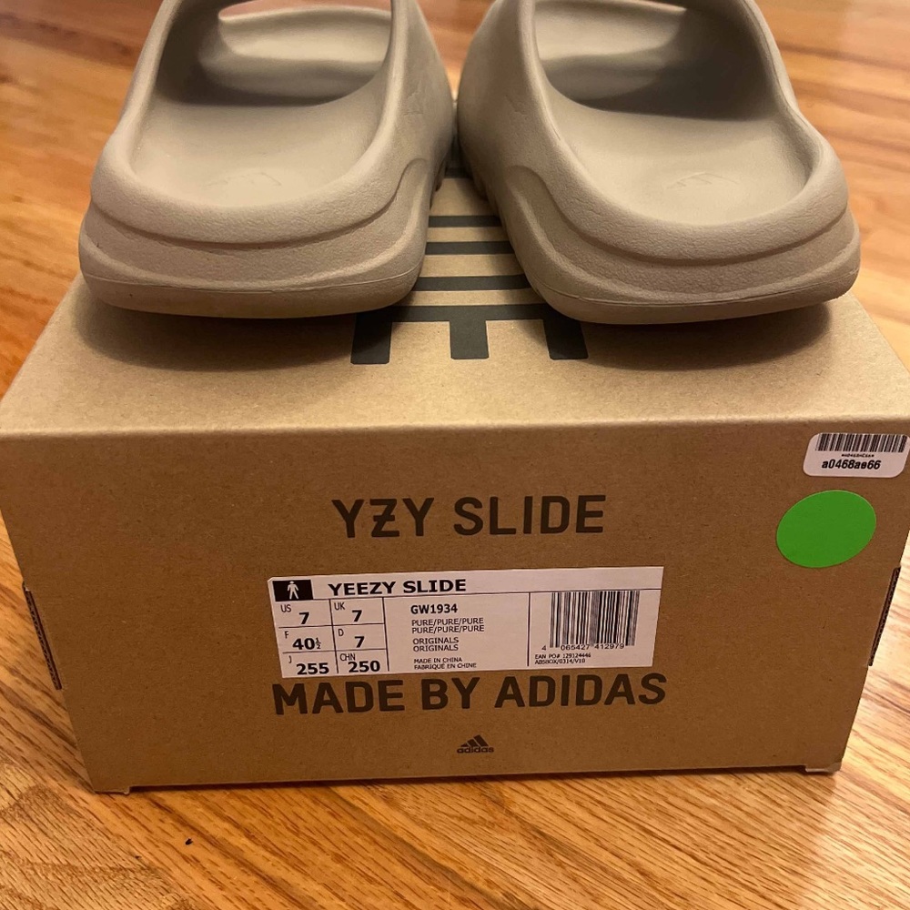 Yeezys Slides Pure